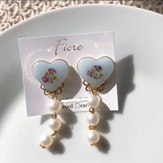 ハンドメイド　ピアス　3連パール　ハート　押花(ピアス)