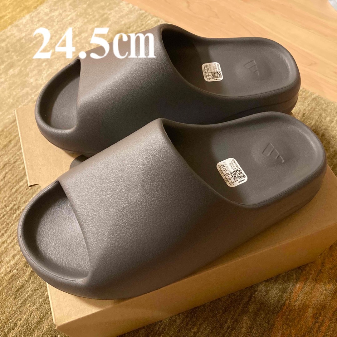 YEEZY（adidas）(イージー)のadidas YEEZY Slide "Granite" レディースの靴/シューズ(サンダル)の商品写真