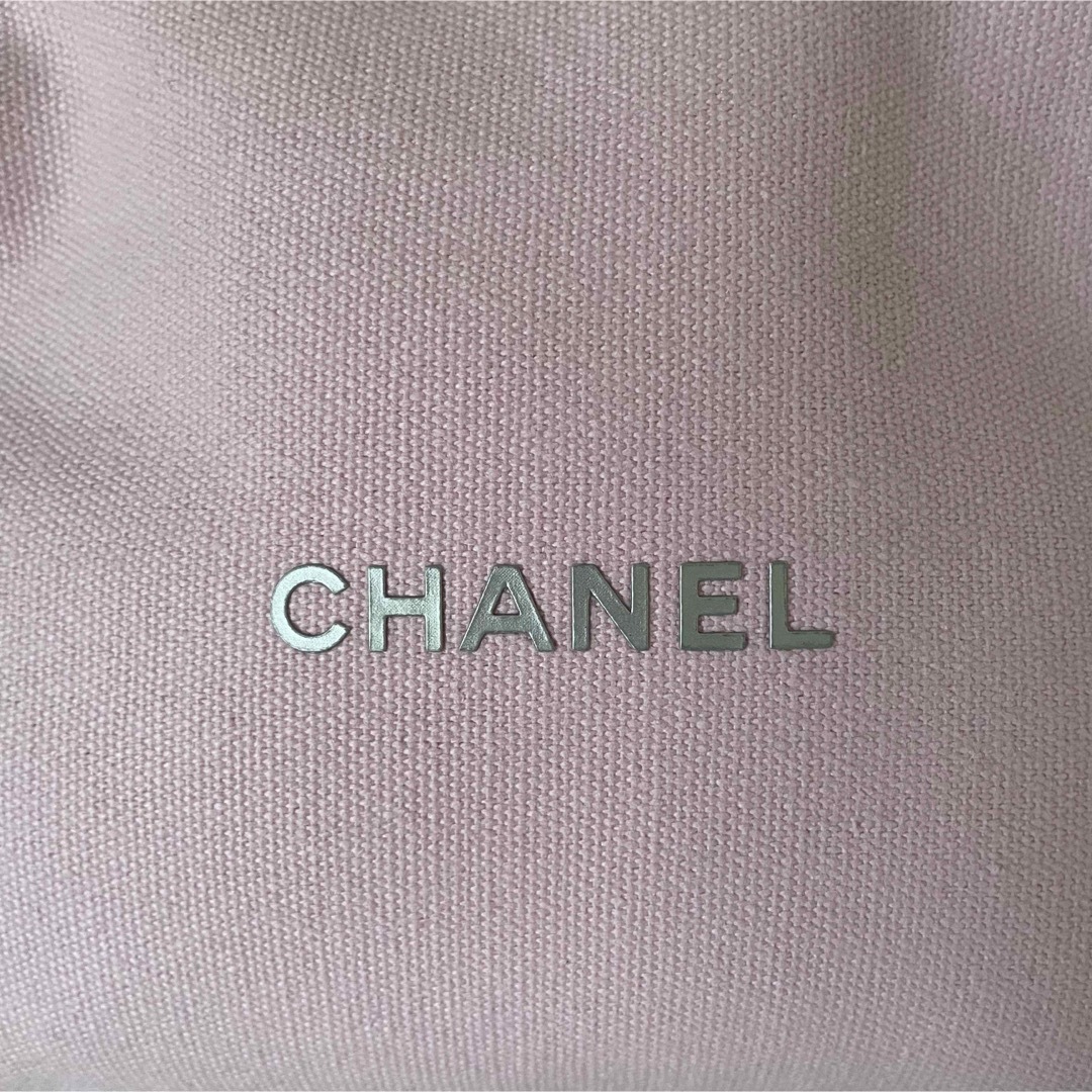 CHANEL(シャネル)の未使用　CHANEL  シャネル　ノベルティポーチ　化粧ポーチ　ピンク レディースのファッション小物(ポーチ)の商品写真