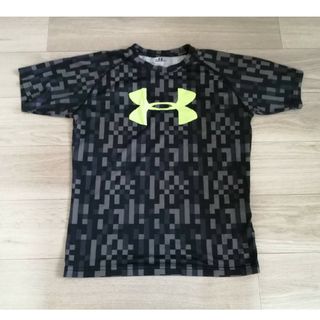 アンダーアーマー(UNDER ARMOUR)のアンダーアーマー UNDER ARMOUR 半袖Tシャツ YLG 150 黒(Tシャツ/カットソー)