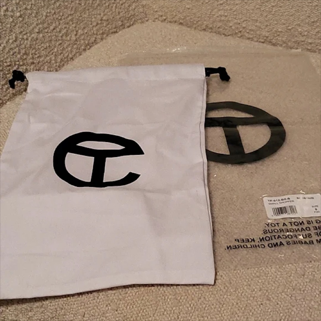 入手困難品 新品 Telfar テルファー スモール ショッピング 入手困難品 新品 Telfar テルファー スモール ショッピング