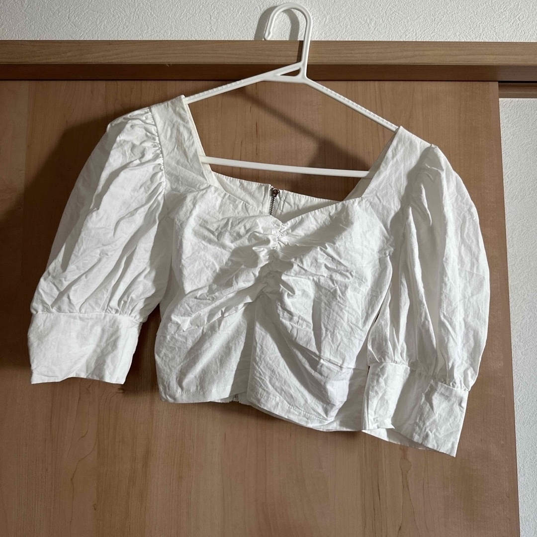 STYLENANDA(スタイルナンダ)のnugu ヌグ　plain puff cropped blouse white レディースのトップス(シャツ/ブラウス(半袖/袖なし))の商品写真