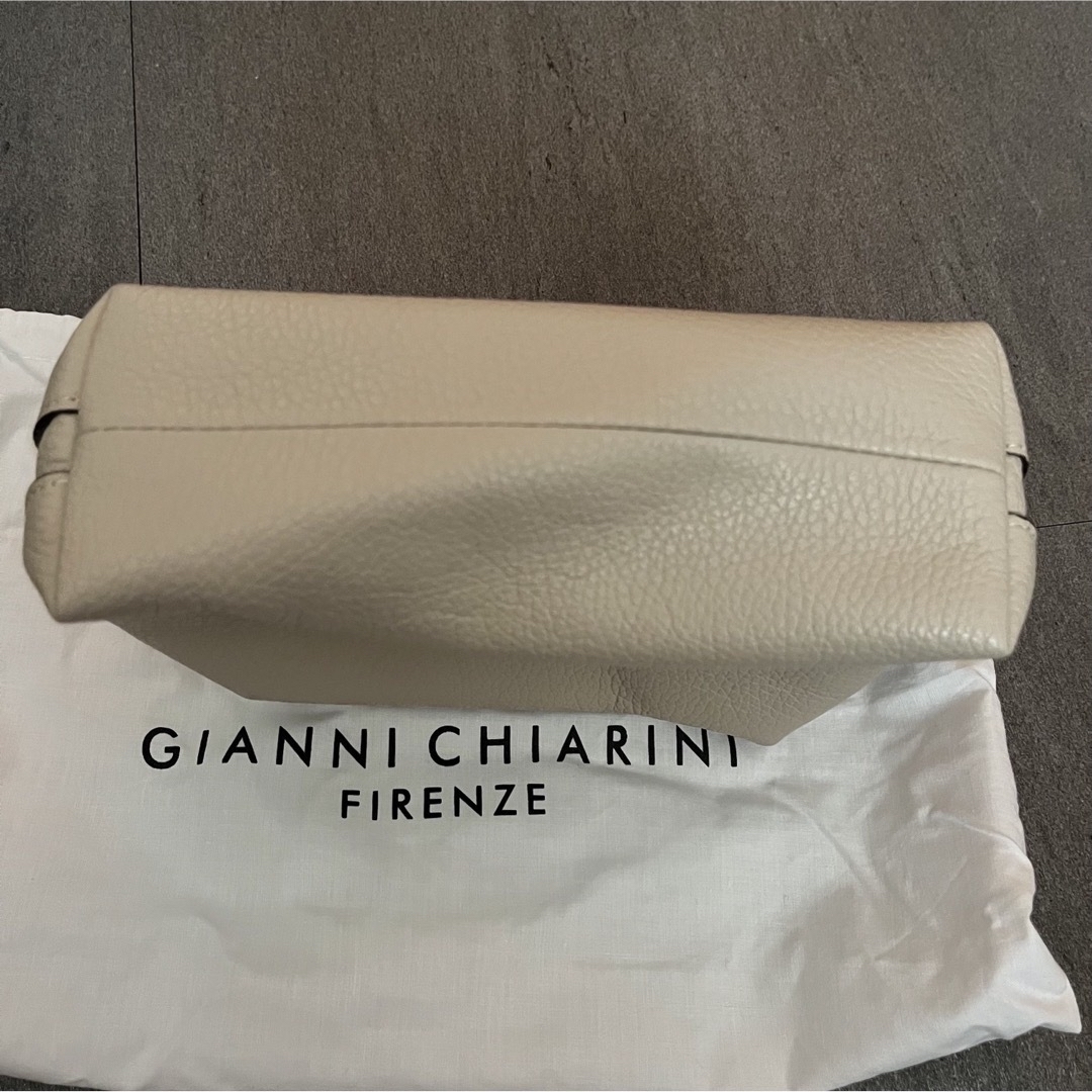 GIANNI CHIARINI(ジャンニキャリーニ)のジャンニキリアーニ　レディース　アリファS ショルダー　ベージュ　バック レディースのバッグ(ショルダーバッグ)の商品写真