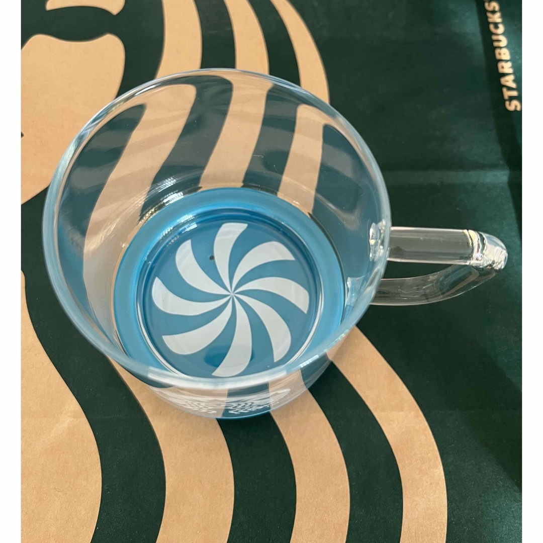 Starbucks Coffee(スターバックスコーヒー)のスターバックス ホリデー2016シリコンボトムグラスブルー355ml インテリア/住まい/日用品のキッチン/食器(グラス/カップ)の商品写真