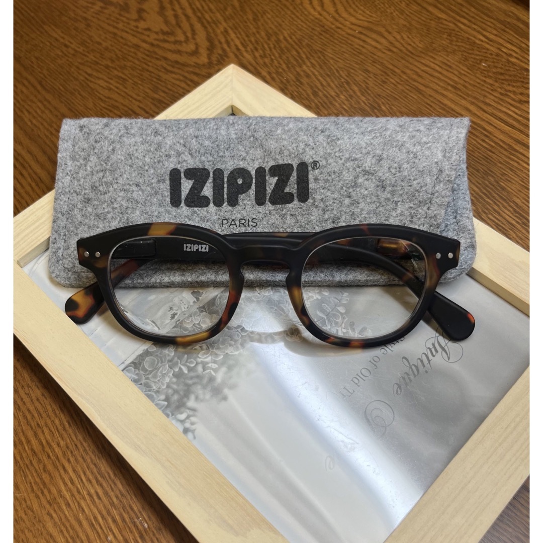 IZIPIZI(イジピジ)のIZIPIZI  リーディンググラス　《美品》 レディースのファッション小物(サングラス/メガネ)の商品写真