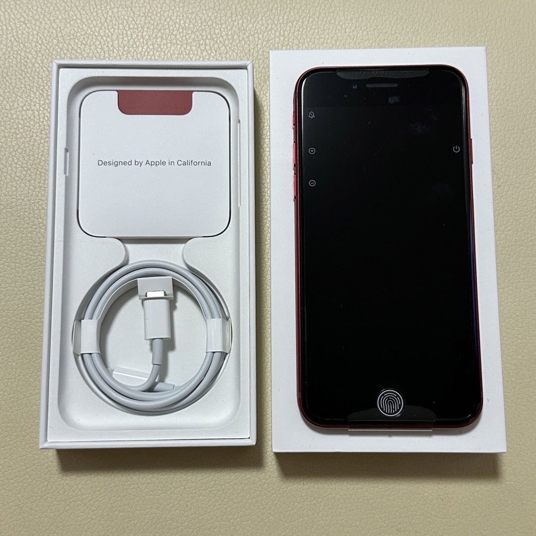 iPhone(アイフォーン)の【新品未使用】iPhone SE 3 第三世代 64GB 本体 赤 Red スマホ/家電/カメラのスマートフォン/携帯電話(スマートフォン本体)の商品写真