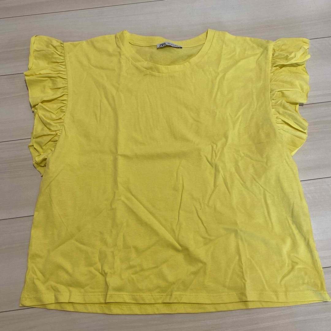 ZARA(ザラ)のzara フリル付きTシャツ レディースのトップス(Tシャツ(半袖/袖なし))の商品写真