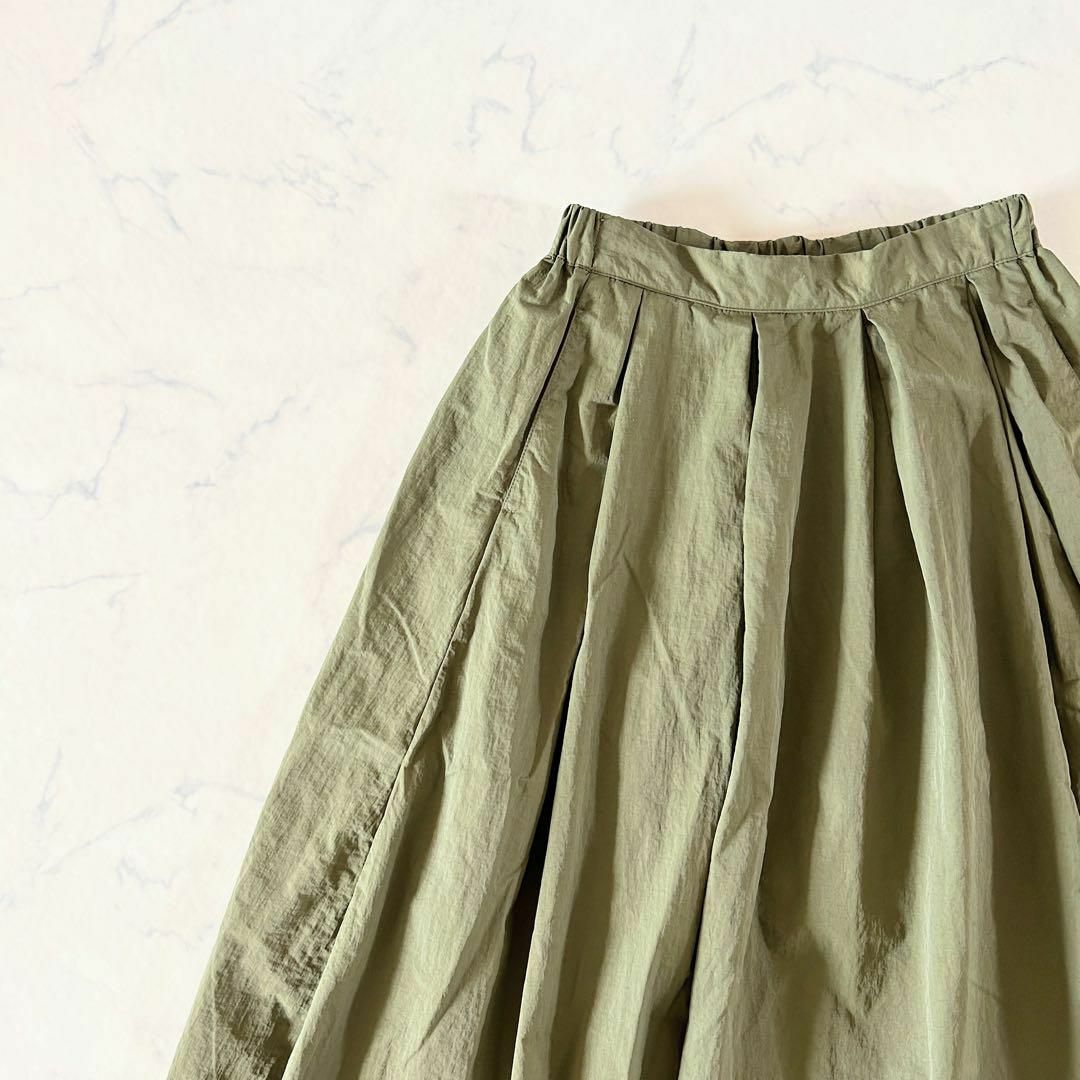 ikka(イッカ)の【美品】Mサイズ ikka イッカ ミリタリースカート ボリューム カーキ レディースのスカート(ロングスカート)の商品写真