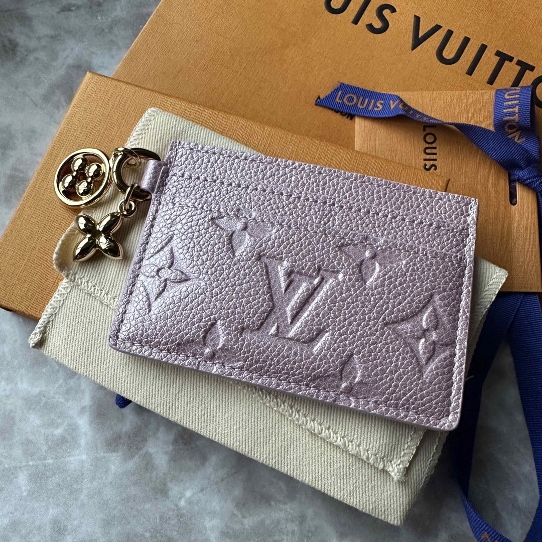 《Louis Vuitton》カードケース ポルトカルト LV チャーム　新品