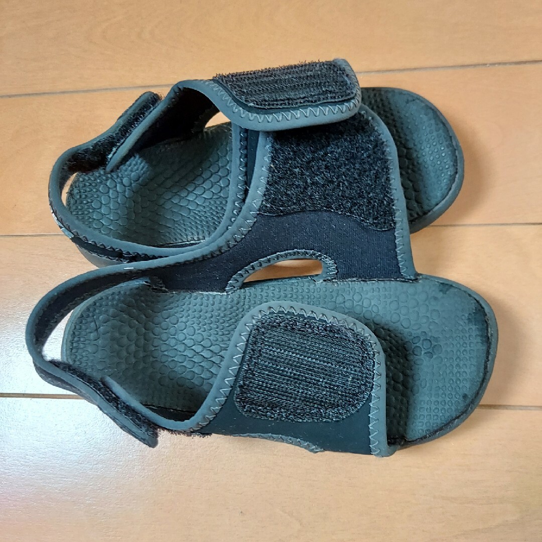 NIKE(ナイキ)の子ども用サンダル キッズ/ベビー/マタニティのキッズ靴/シューズ(15cm~)(サンダル)の商品写真