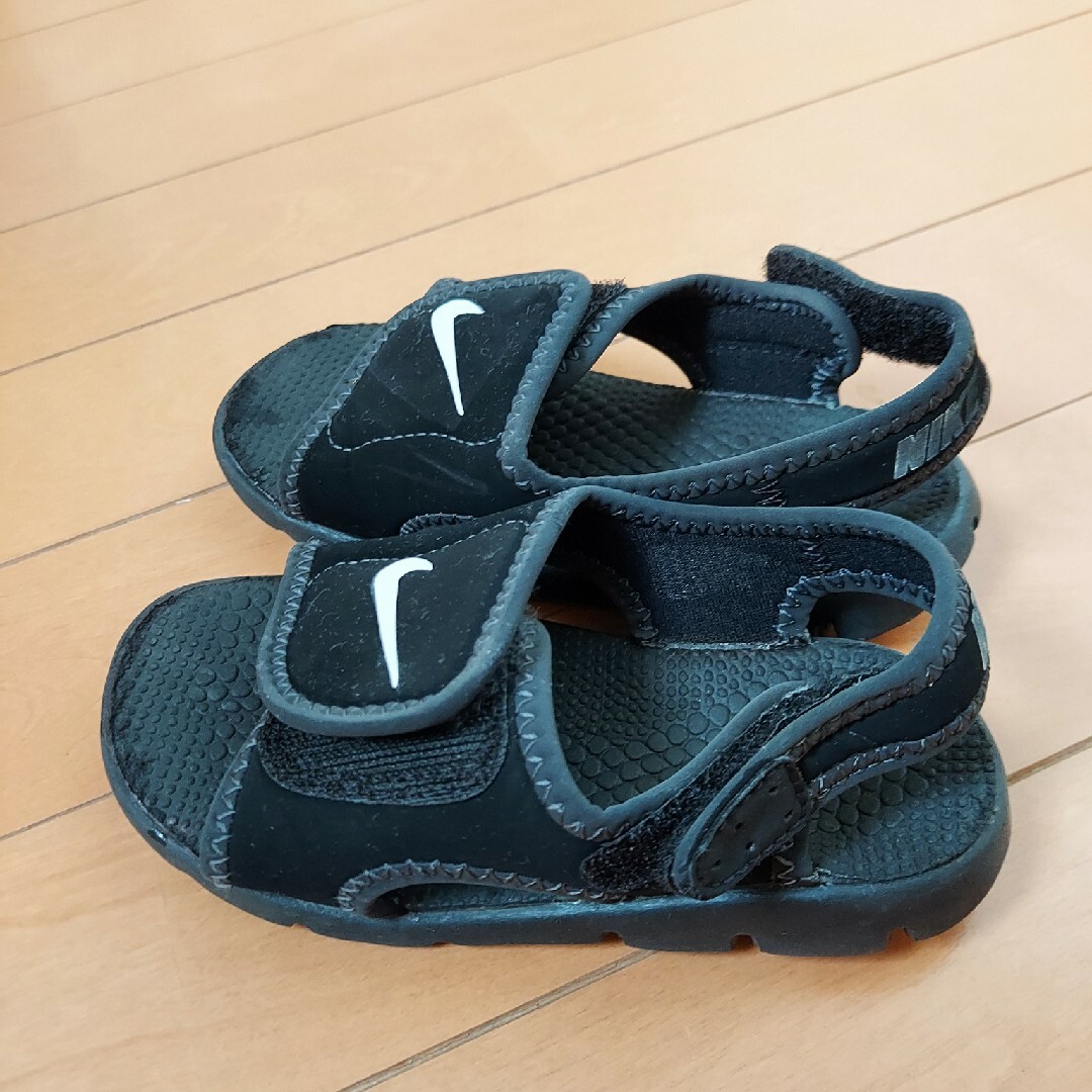 NIKE(ナイキ)の子ども用サンダル キッズ/ベビー/マタニティのキッズ靴/シューズ(15cm~)(サンダル)の商品写真