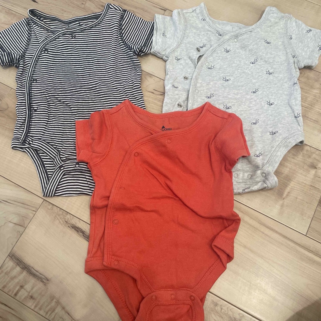 babyGAP(ベビーギャップ)のBaby GAP ロンパース60サイズ　3枚セット キッズ/ベビー/マタニティのベビー服(~85cm)(ロンパース)の商品写真