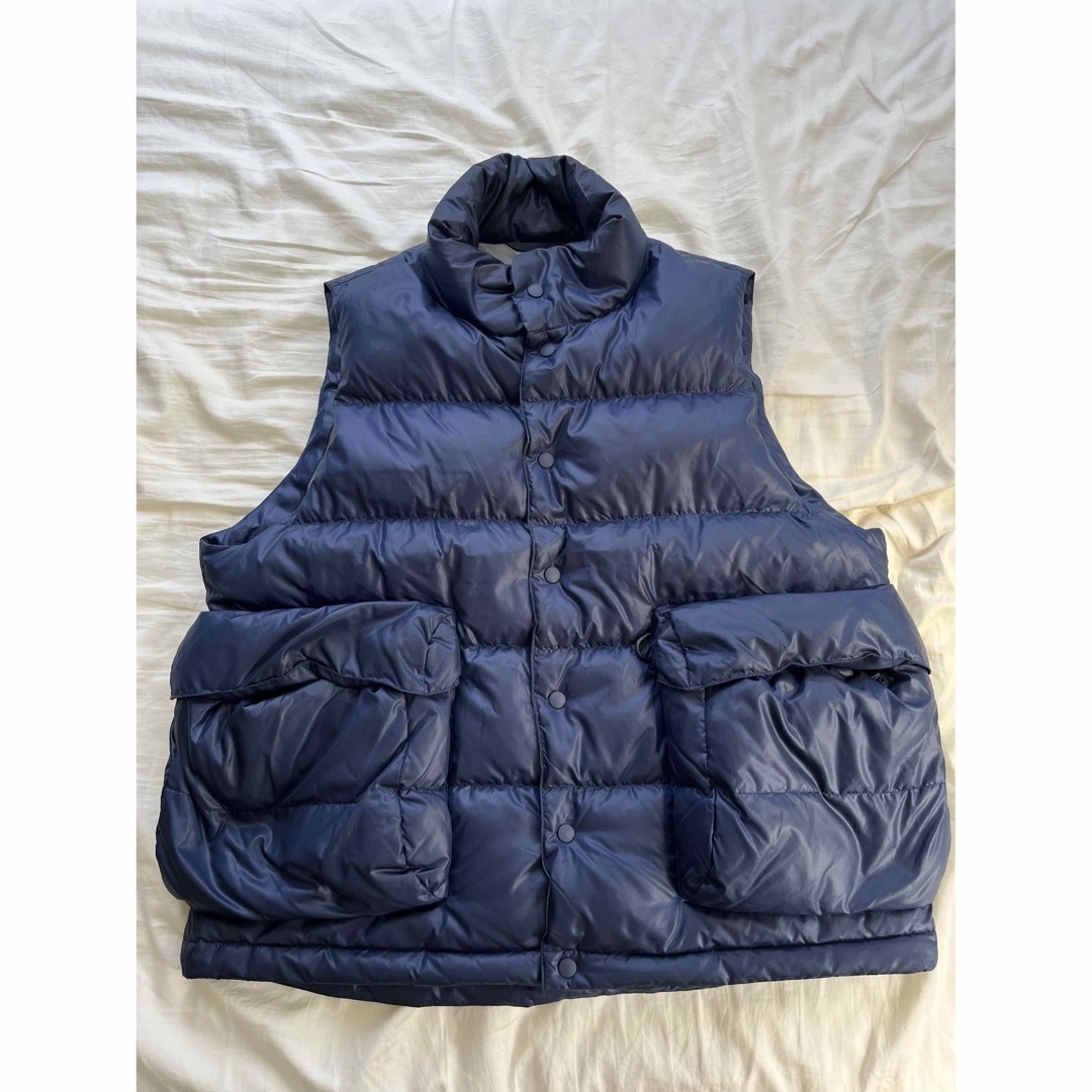 1LDK SELECT(ワンエルディーケーセレクト)のDAIWA PIER39 TECH BACK PACKER DOWN VEST メンズのジャケット/アウター(ダウンベスト)の商品写真