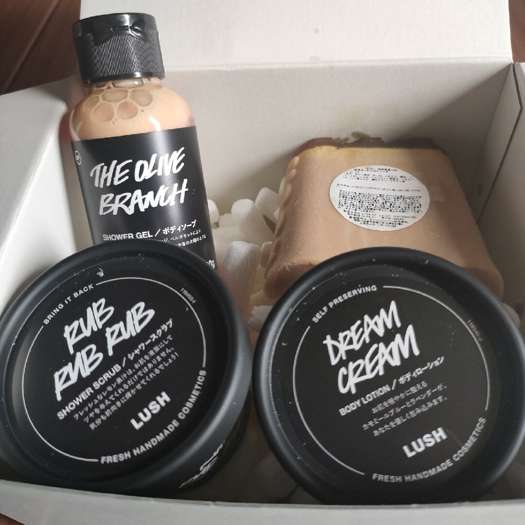 LUSH(ラッシュ)の価格高騰中‼️ラッシュ★みつばちマーチギフト★オール・ザ・ベスト コスメ/美容のボディケア(その他)の商品写真