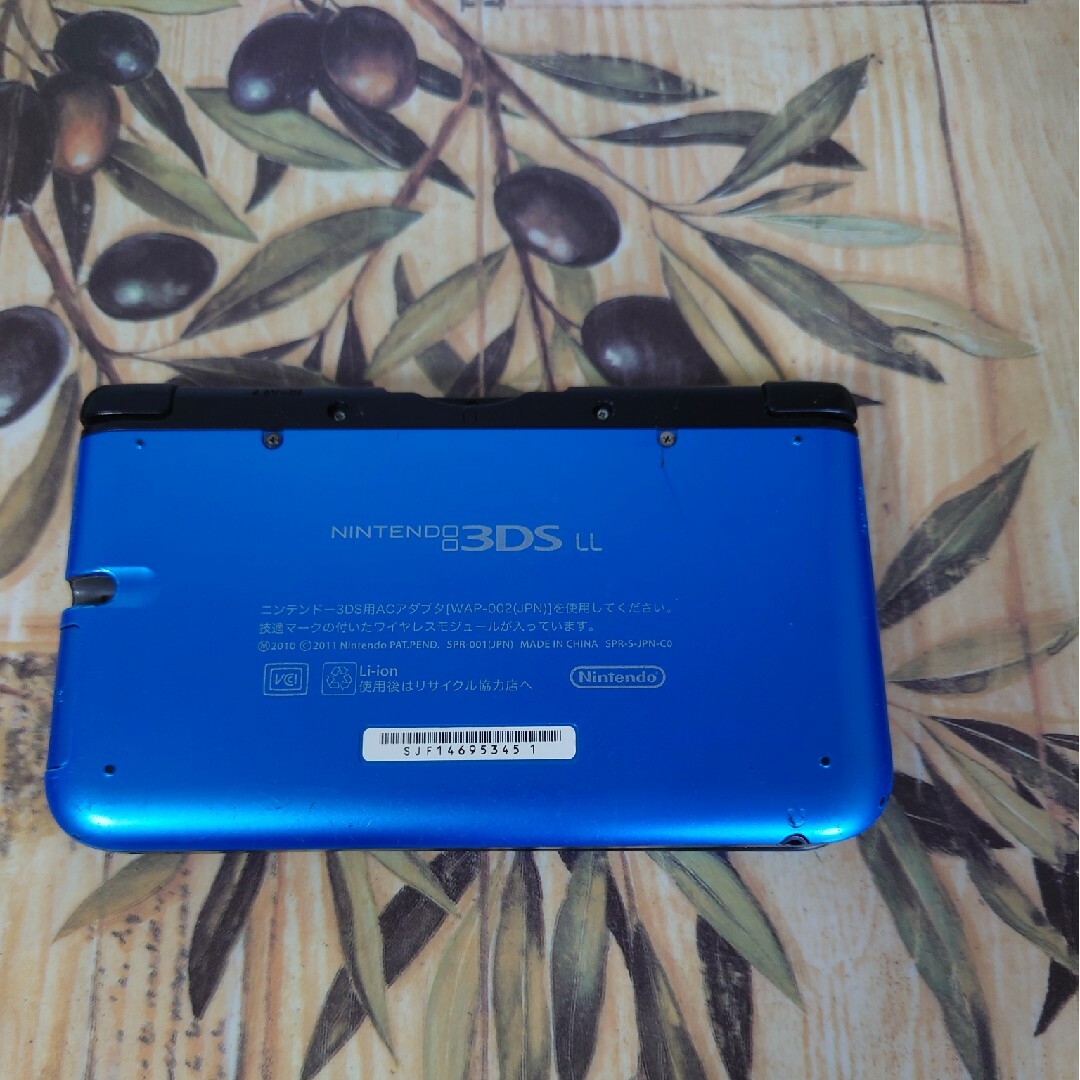 ニンテンドー3DS(ニンテンドー3DS)のニンテンドー3DS LL ブルー×ブラック エンタメ/ホビーのゲームソフト/ゲーム機本体(携帯用ゲーム機本体)の商品写真