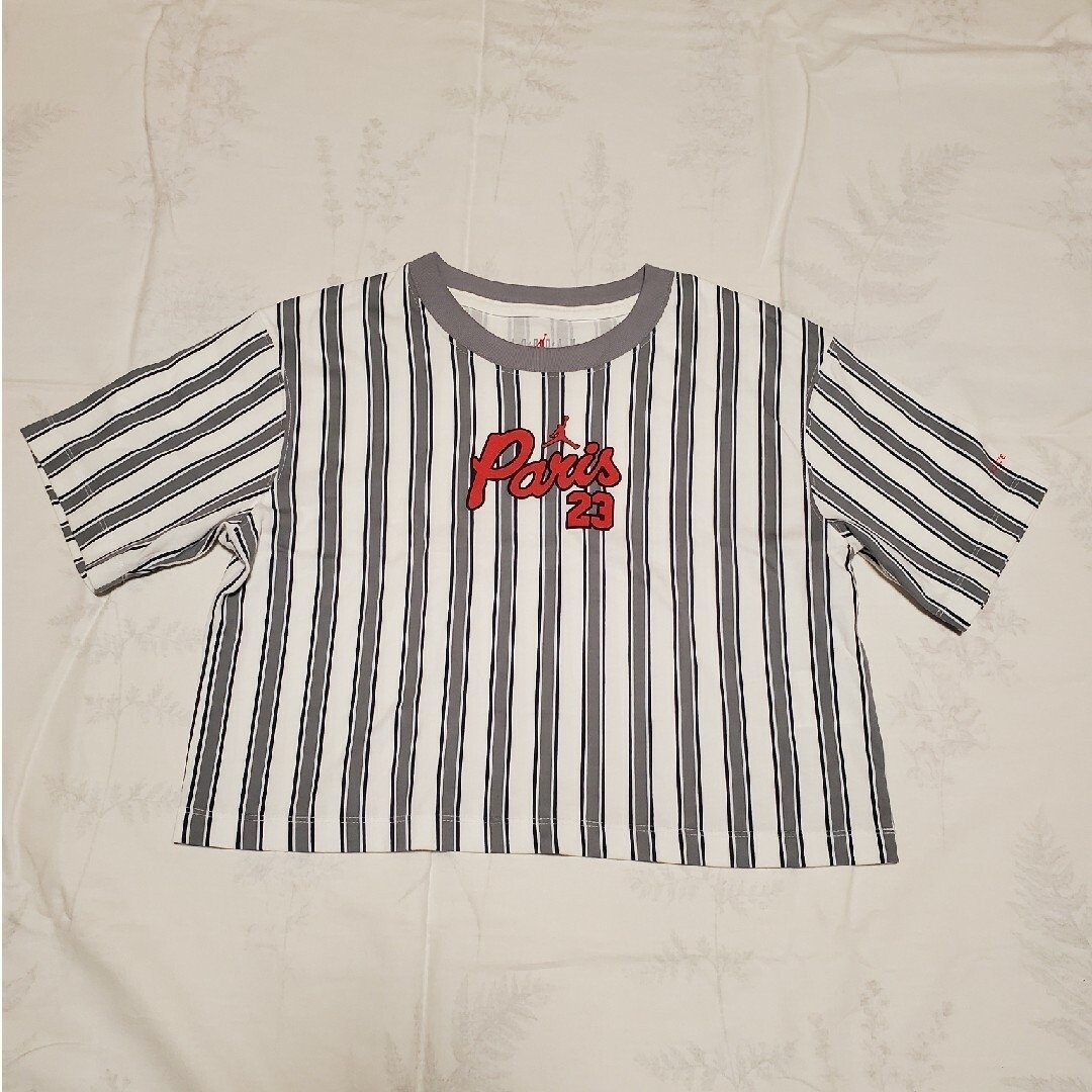 Jordan Brand（NIKE）(ジョーダン)のナイキ ジョーダン パリ サンジェルマン ウィメンズ グラフィック Tシャツ レディースのトップス(Tシャツ(半袖/袖なし))の商品写真