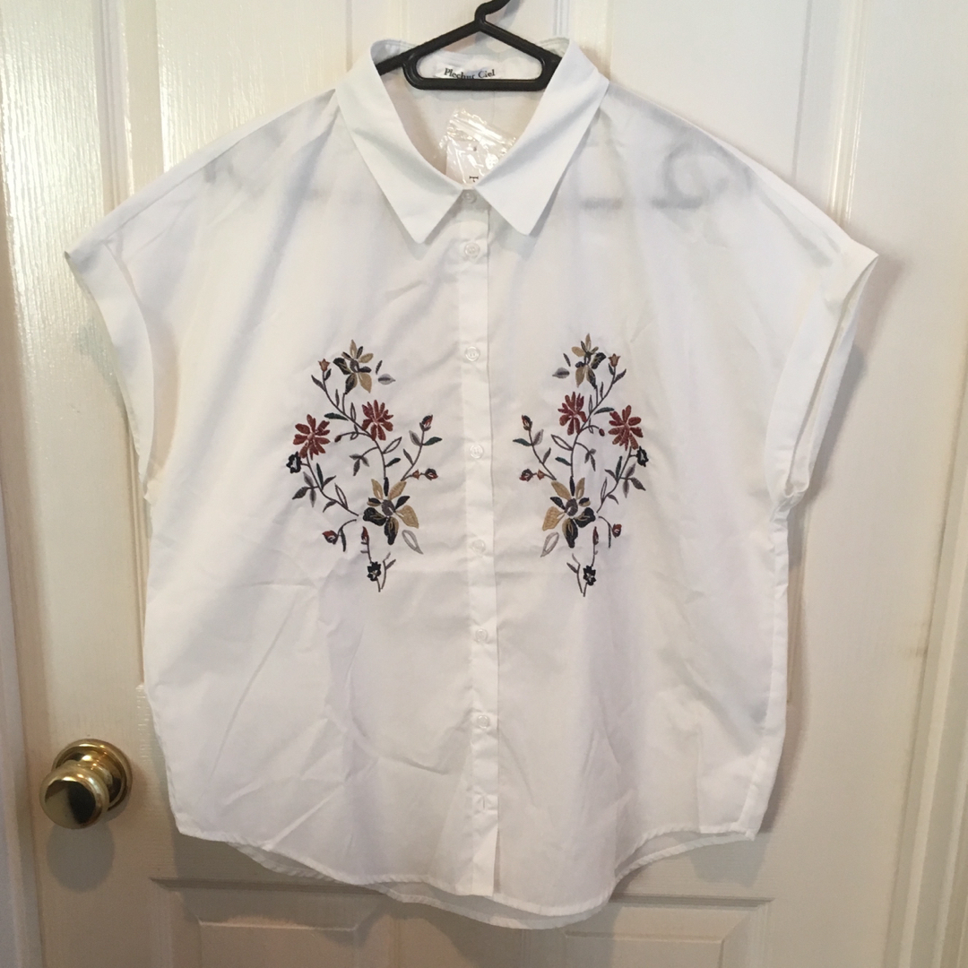 しまむら(シマムラ)のしまむら新品半袖刺繍シャツLホワイト レディースのトップス(シャツ/ブラウス(半袖/袖なし))の商品写真