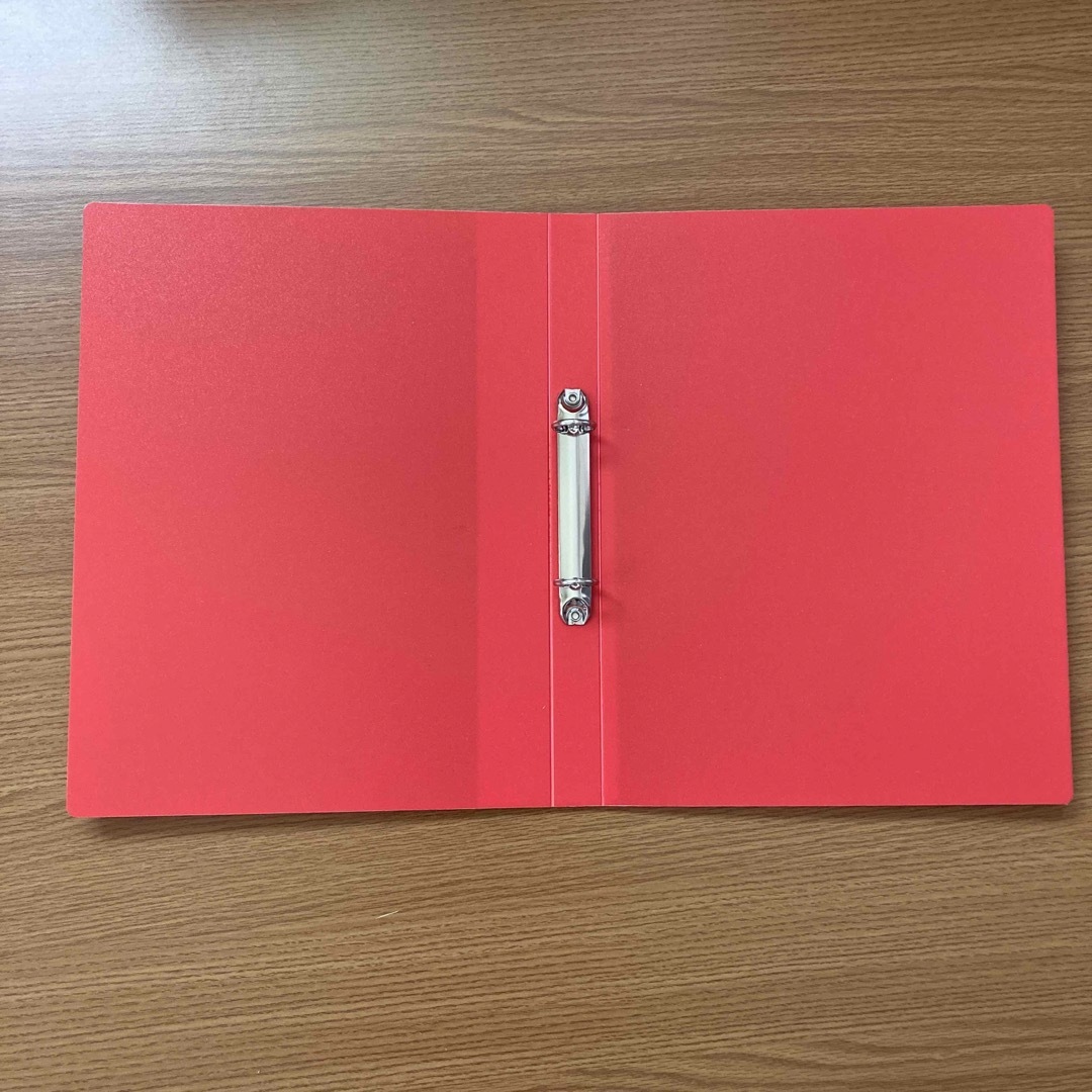 2穴リングファイル　赤　2冊 インテリア/住まい/日用品の文房具(ファイル/バインダー)の商品写真