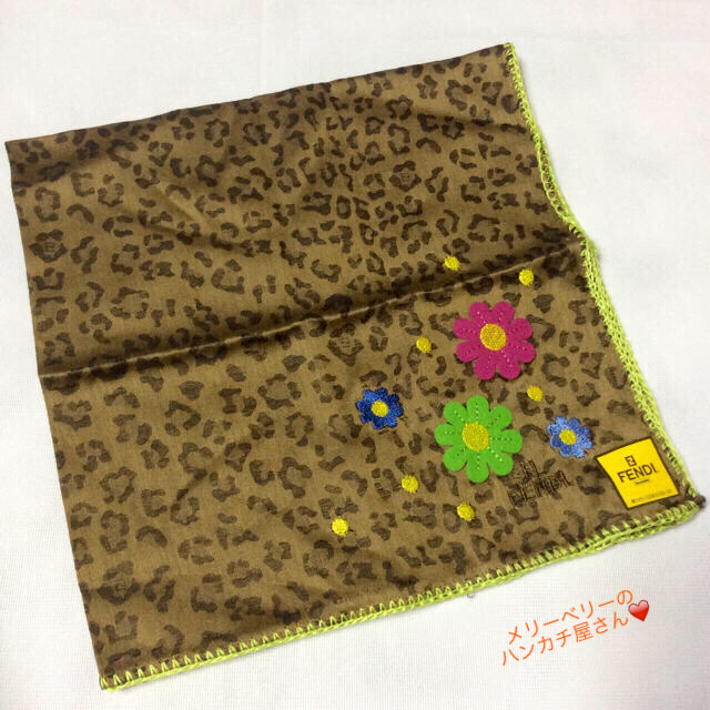 FENDI(フェンディ)の【新品】❤️フェンディ ハンカチ❤︎レオパード柄 お花アップリケ🌻🌸💕 レディースのファッション小物(ハンカチ)の商品写真