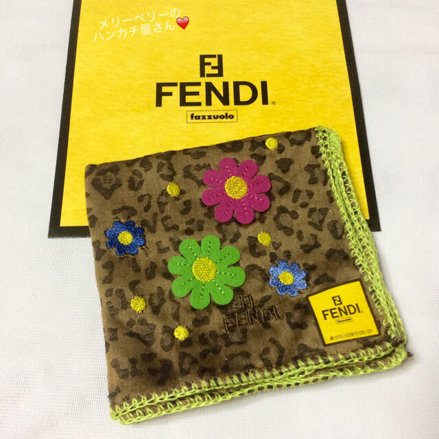FENDI(フェンディ)の【新品】❤️フェンディ ハンカチ❤︎レオパード柄 お花アップリケ🌻🌸💕 レディースのファッション小物(ハンカチ)の商品写真