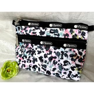 レスポートサック(LeSportsac)のレスポートサック  コスメティッククラッチポーチ　チャーミングチーター柄　美品(ポーチ)