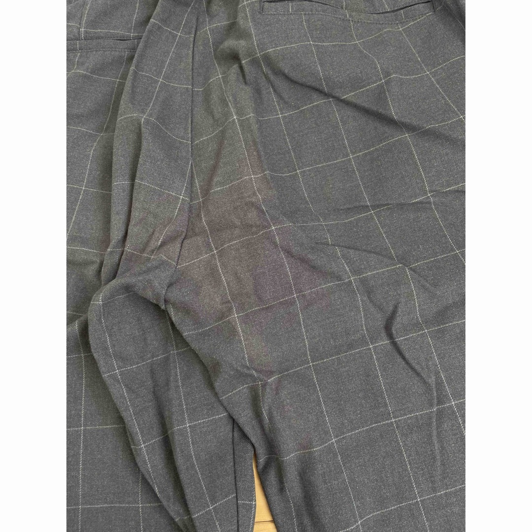 UNIQLO(ユニクロ)のパンツ　スラックス　シンプル　グレー メンズのパンツ(スラックス)の商品写真