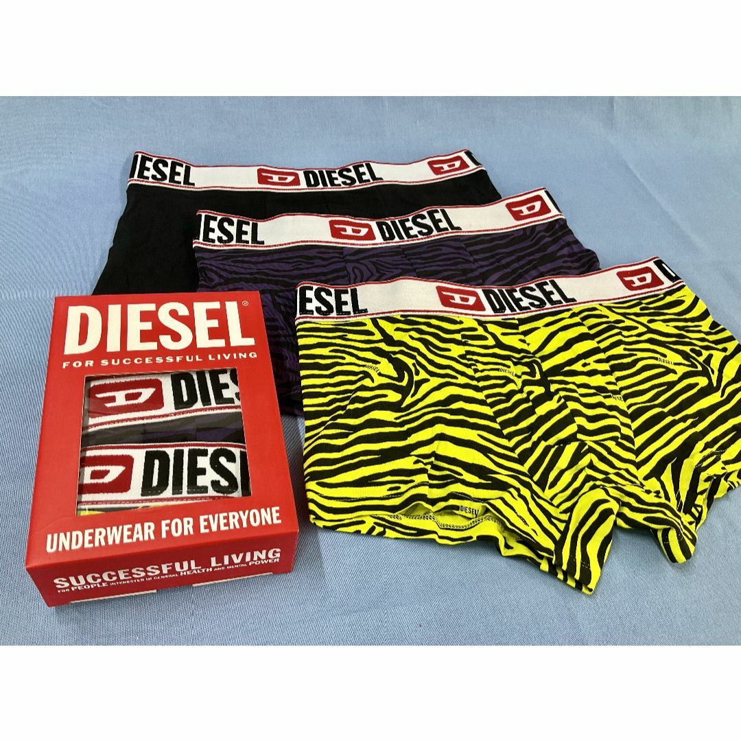 DIESEL(ディーゼル)のディーゼル　3パック ボクサーパンツ 12B23　Mサイズ　新品　00ST3V メンズのアンダーウェア(ボクサーパンツ)の商品写真