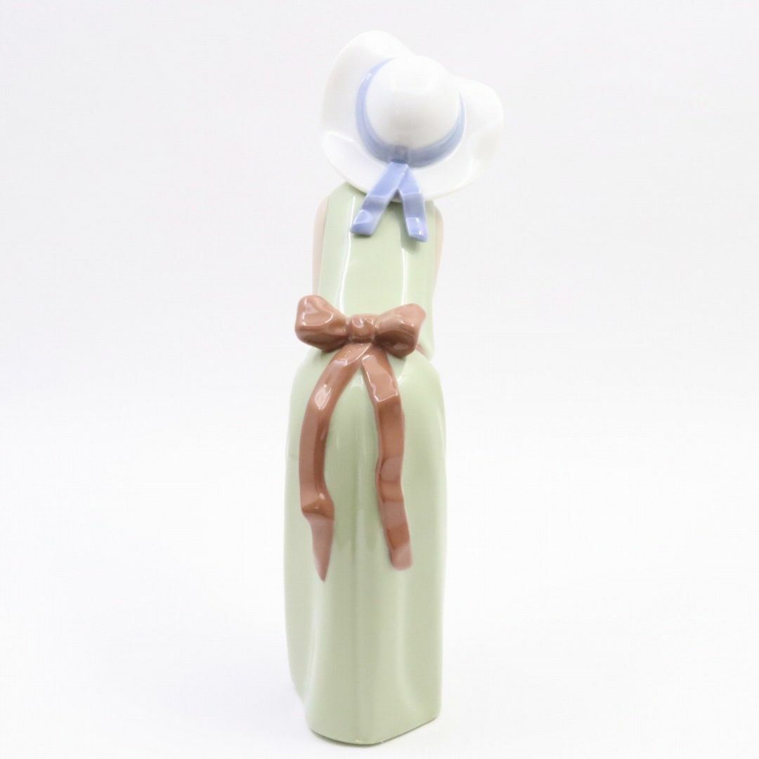LLADRO リヤドロ 鏡の前で (若草色の少女) 女の子 帽子 フィギュリン