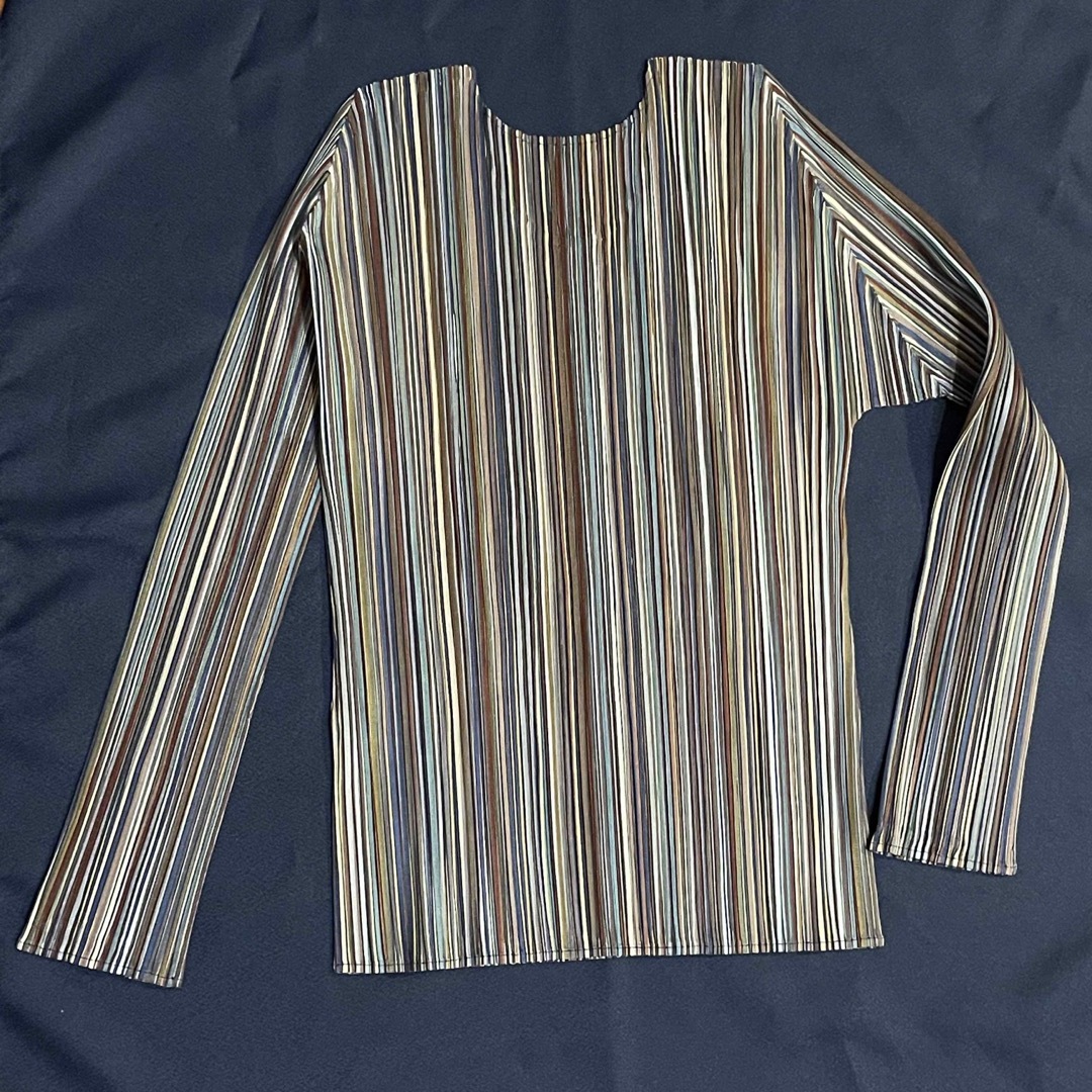 ISSEY MIYAKE - イッセイミヤケ Pleats Please 長袖トップス サイズ3の