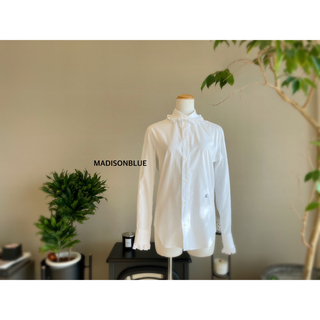 マディソンブルー(MADISONBLUE)のMADISONBLUE ラウンドカラーフリルシャツ　ホワイト　01(シャツ/ブラウス(長袖/七分))