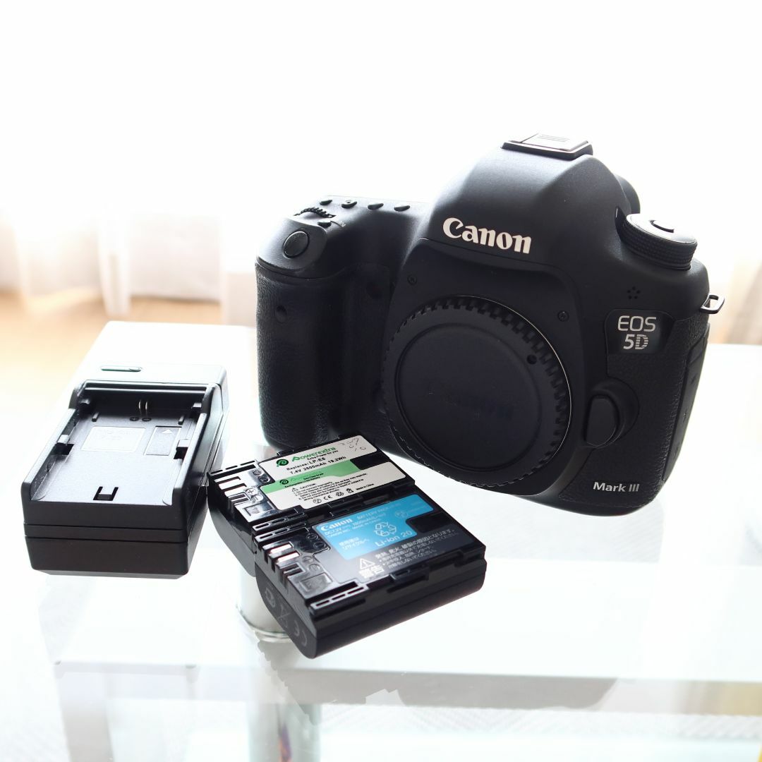 EOS 5D Mark III (5D3)ボディ バッテリー2個付き EOS 5D Mark III (5D3)ボディ バッテリー2個付き