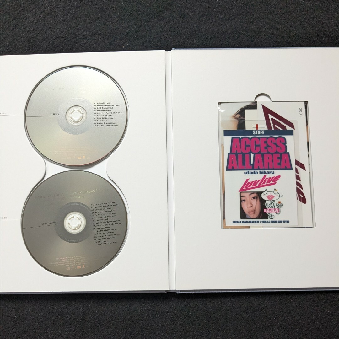 宇多田ヒカル　First Love Deluxe Edition 完全生産限定 エンタメ/ホビーのCD(ポップス/ロック(邦楽))の商品写真