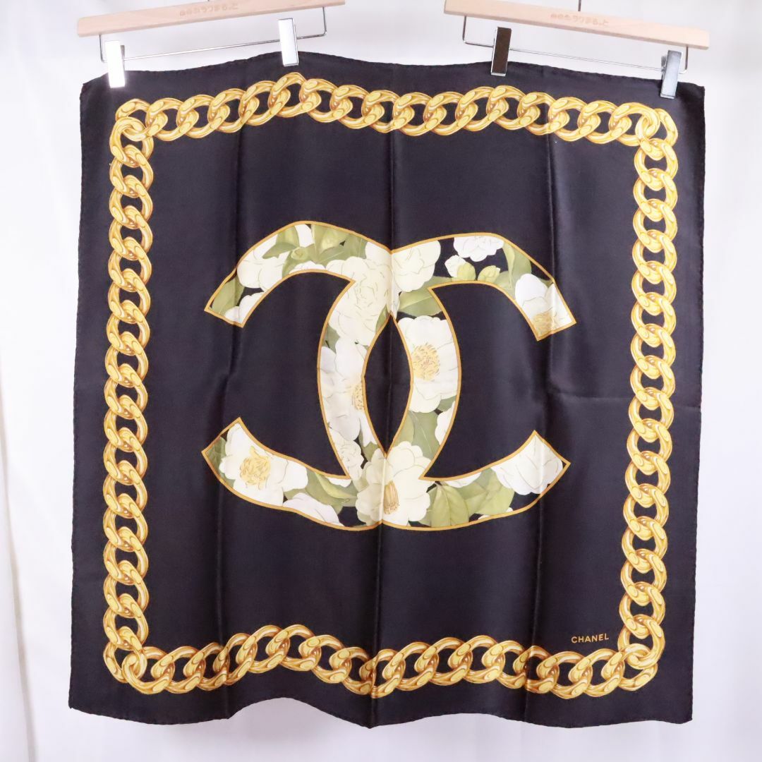 CHANEL(シャネル)のシャネル　CHANEL　スカーフ　黒花柄 レディースのファッション小物(バンダナ/スカーフ)の商品写真