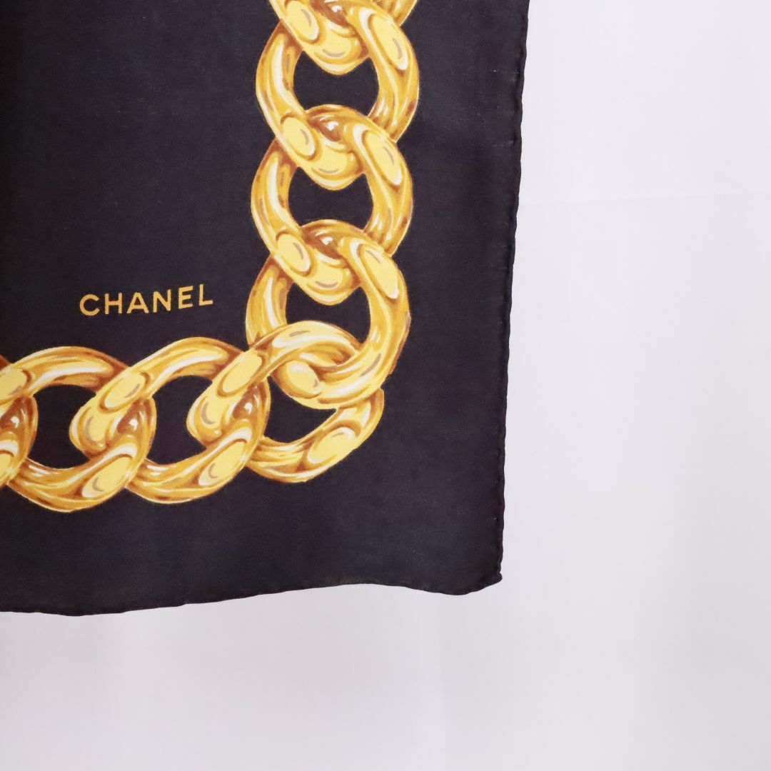 CHANEL(シャネル)のシャネル　CHANEL　スカーフ　黒花柄 レディースのファッション小物(バンダナ/スカーフ)の商品写真