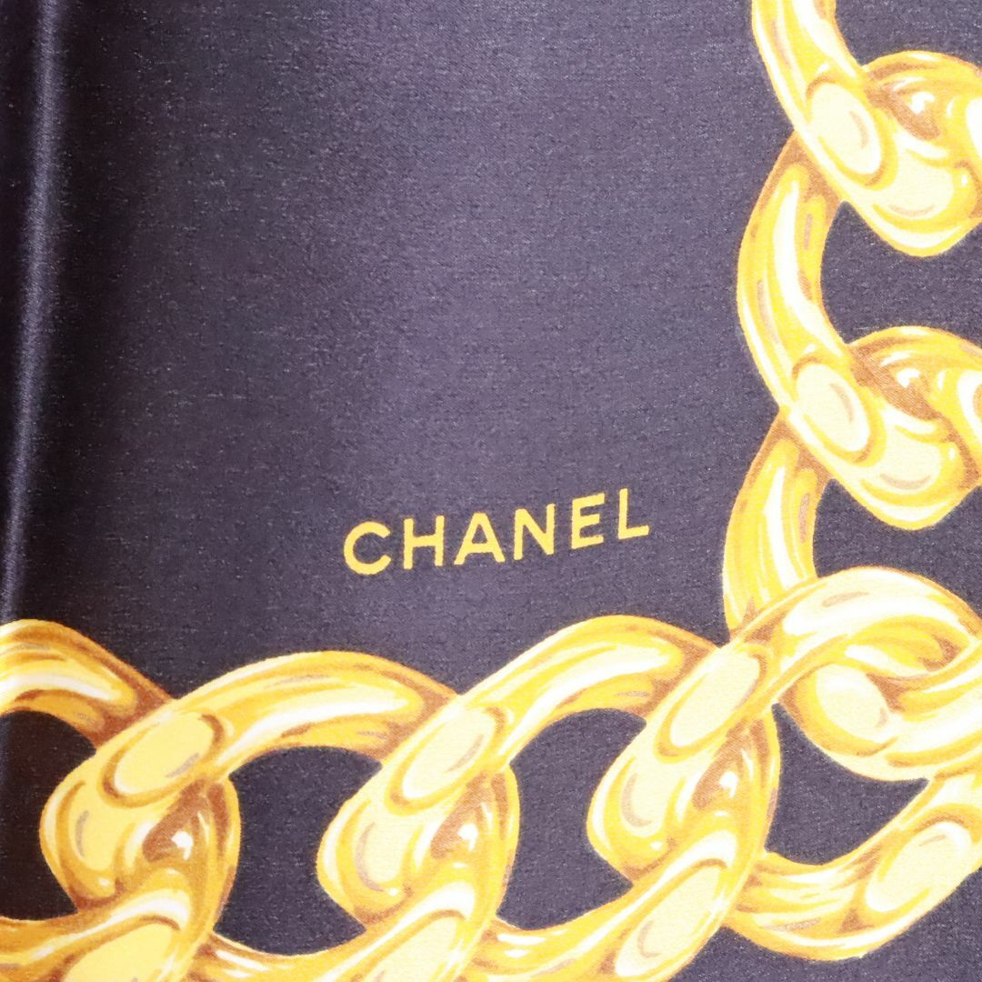 CHANEL(シャネル)のシャネル　CHANEL　スカーフ　黒花柄 レディースのファッション小物(バンダナ/スカーフ)の商品写真