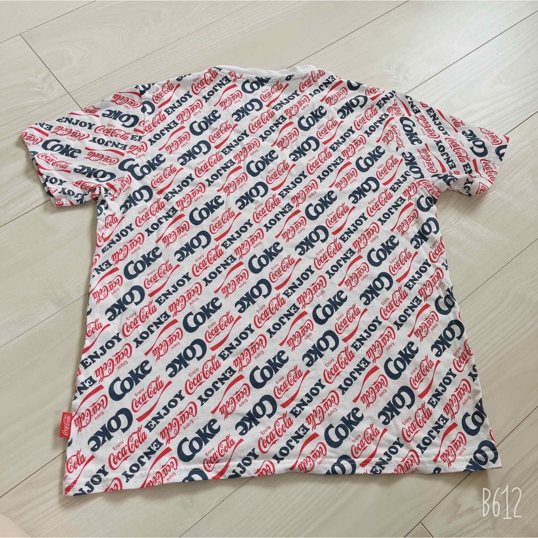 GU(ジーユー)のTシャツ 半袖 トップス コカコーラ GU ジーユー 夏 Mサイズ レディースのトップス(Tシャツ(半袖/袖なし))の商品写真