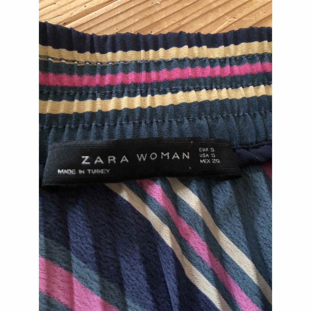 ZARA(ザラ)のZARA プリーツスカート  ストライプ  Sサイズ レディースのスカート(ひざ丈スカート)の商品写真