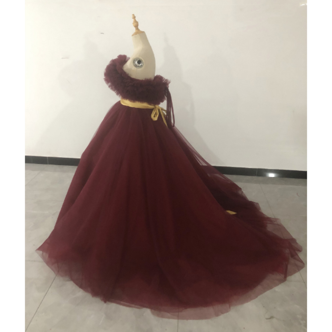 ワインレッド カラードレス オフショルダーの2WAYドレス ロングトレーン  レディースのフォーマル/ドレス(ウェディングドレス)の商品写真