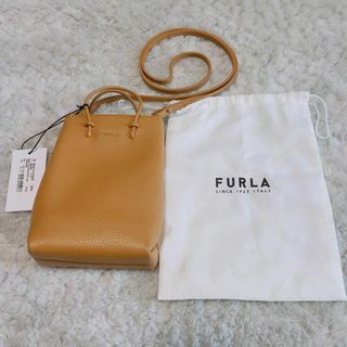 フルラ(Furla)の【新品】FURLA フルラ エッセンシャルミニ ヴァーティカル クロスボディ(ショルダーバッグ)