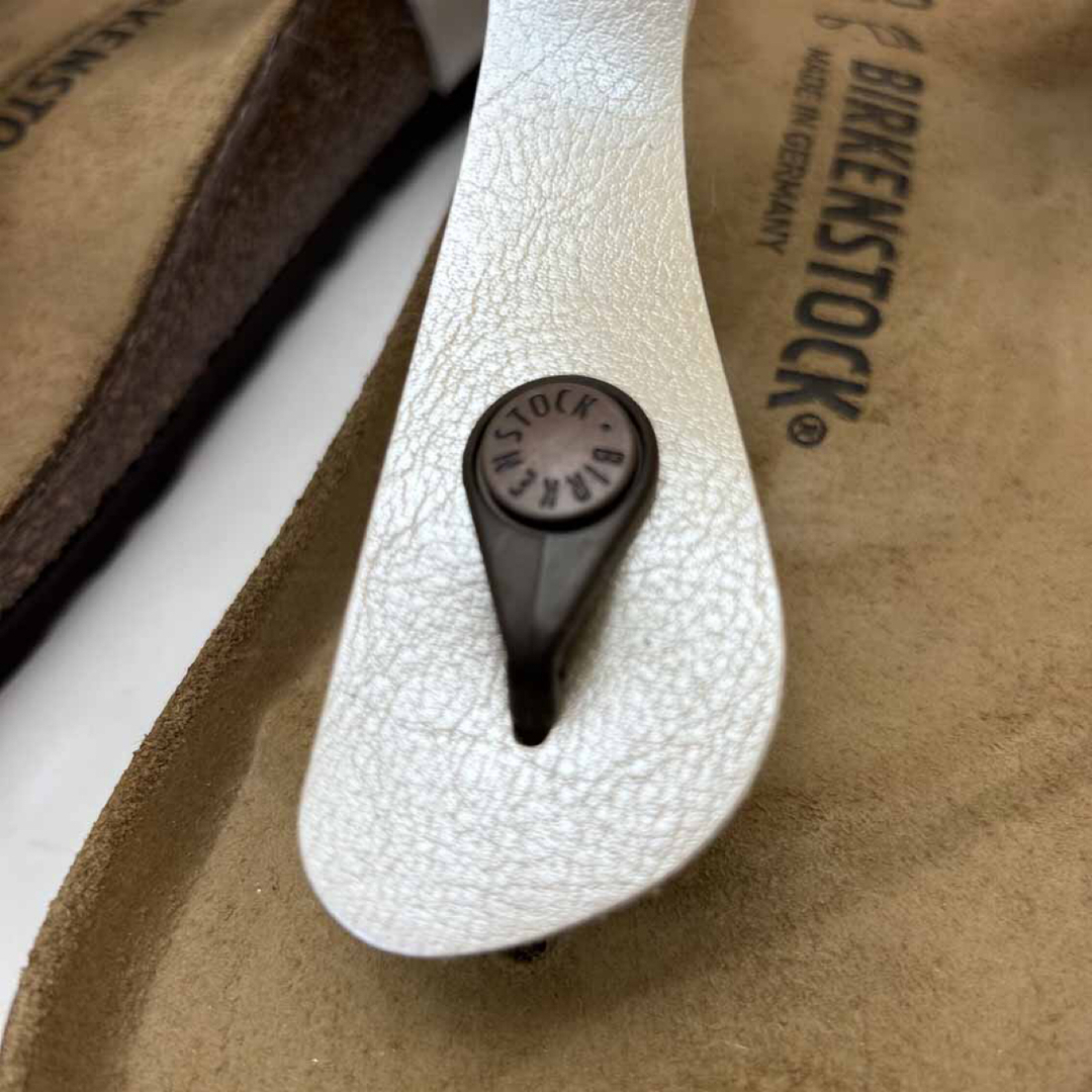 BIRKENSTOCK(ビルケンシュトック)の新品 ビルケンシュトック Gizeh パールホワイト 27.0cm メンズの靴/シューズ(サンダル)の商品写真