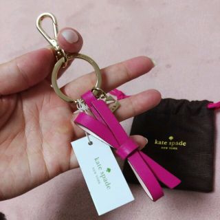 ケイトスペードニューヨーク(kate spade new york)の新品タグ付き♥ケイトスペード✨リボン🎀レザーチャーム♥(キーホルダー)