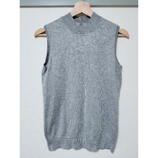 ジーユー(GU)のGU ノースリーブニット　グレー　GRAY　M(Tシャツ(半袖/袖なし))