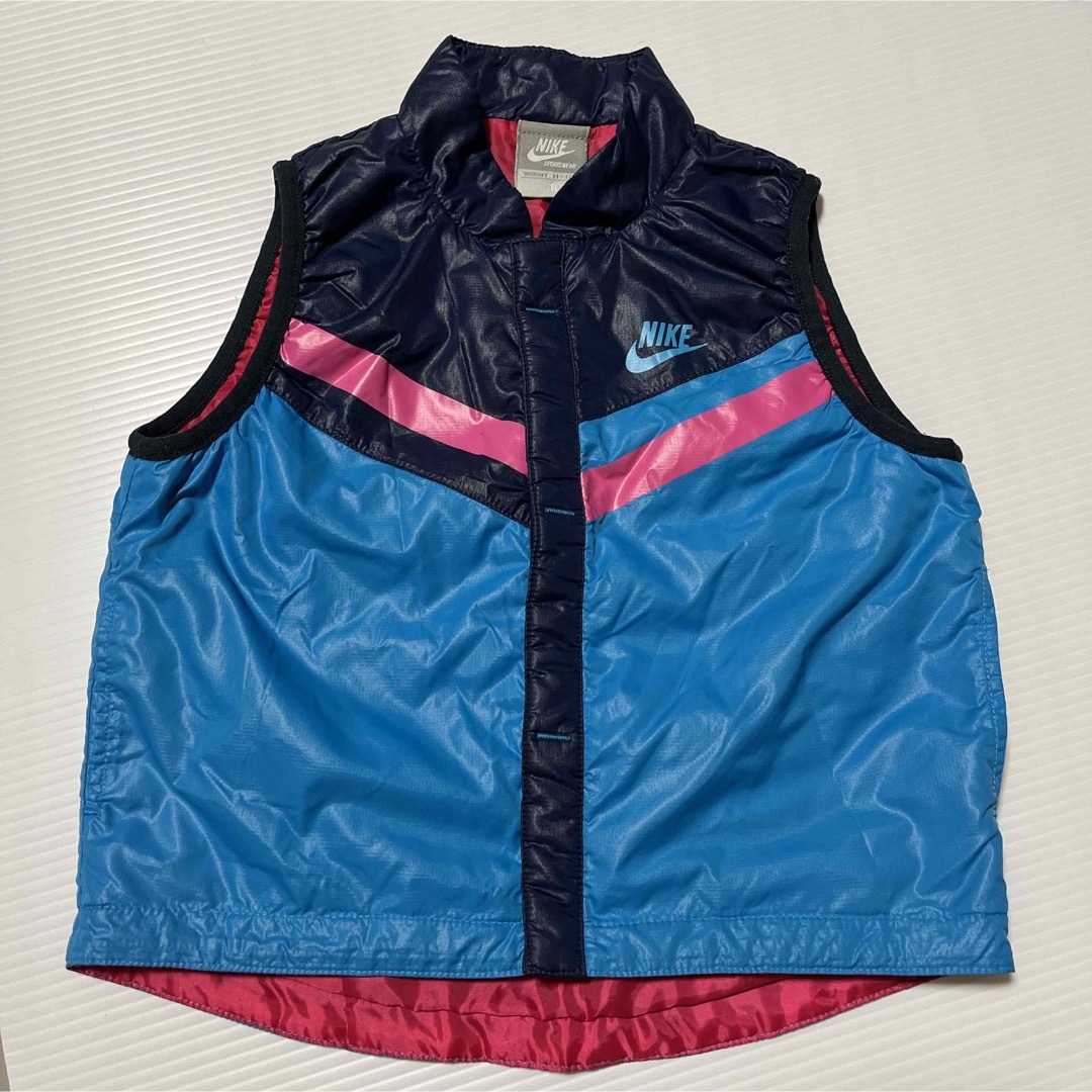 NIKE(ナイキ)のNIKE☆ナイキ　薄手中綿ナイロンベスト　100 キッズ/ベビー/マタニティのキッズ服男の子用(90cm~)(ジャケット/上着)の商品写真