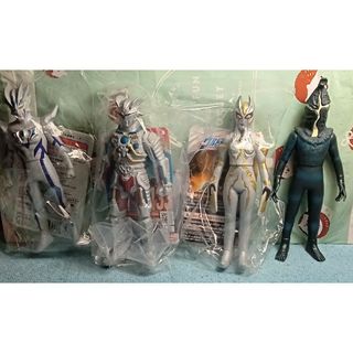 バンダイ(BANDAI)のウルトラ怪獣シリーズ4体バンダイソフビ人形新品(特撮)