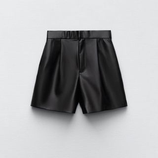 ザラ(ZARA)のZARA フェイクレザーショートパンツ　ハーフパンツ(ショートパンツ)