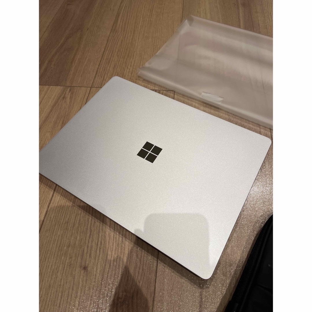 美品 Surface Laptop Go Corei5 4GB  64GB