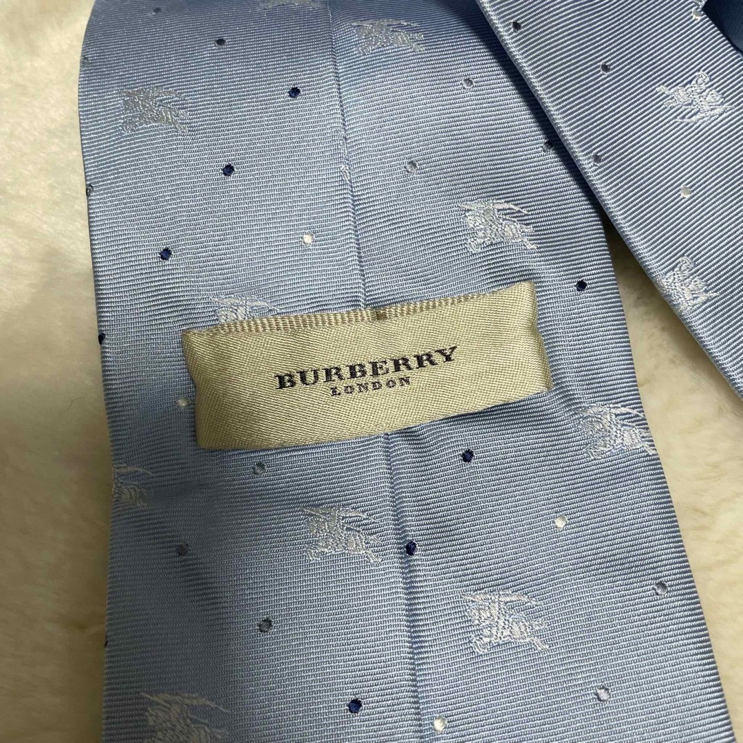 BURBERRY(バーバリー)のBURBERRY LONDON ネクタイ　高級シルク　ホースロゴ　総柄　水色 メンズのファッション小物(ネクタイ)の商品写真