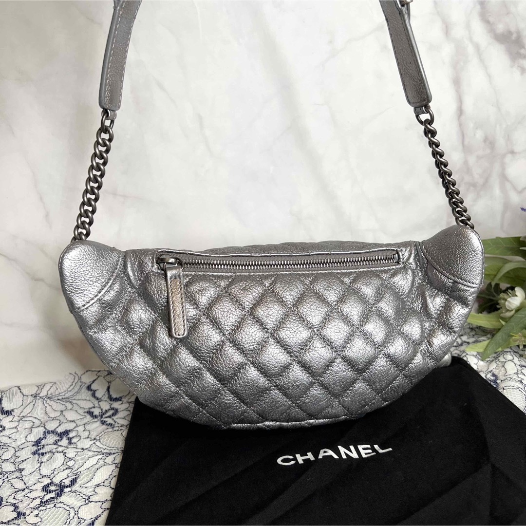 CHANEL シャネル【美品】クロスボディバッグ マトラッセ シルバー バッグ