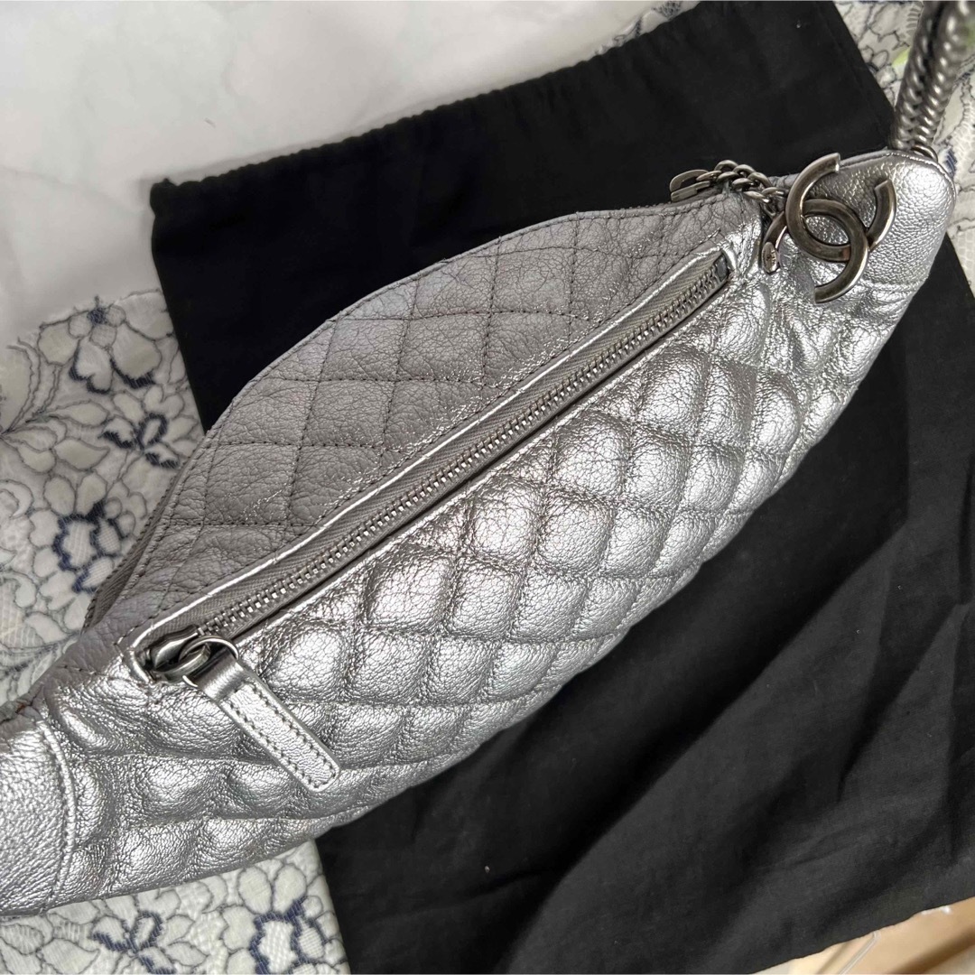 CHANEL シャネル【美品】クロスボディバッグ マトラッセ シルバー バッグ