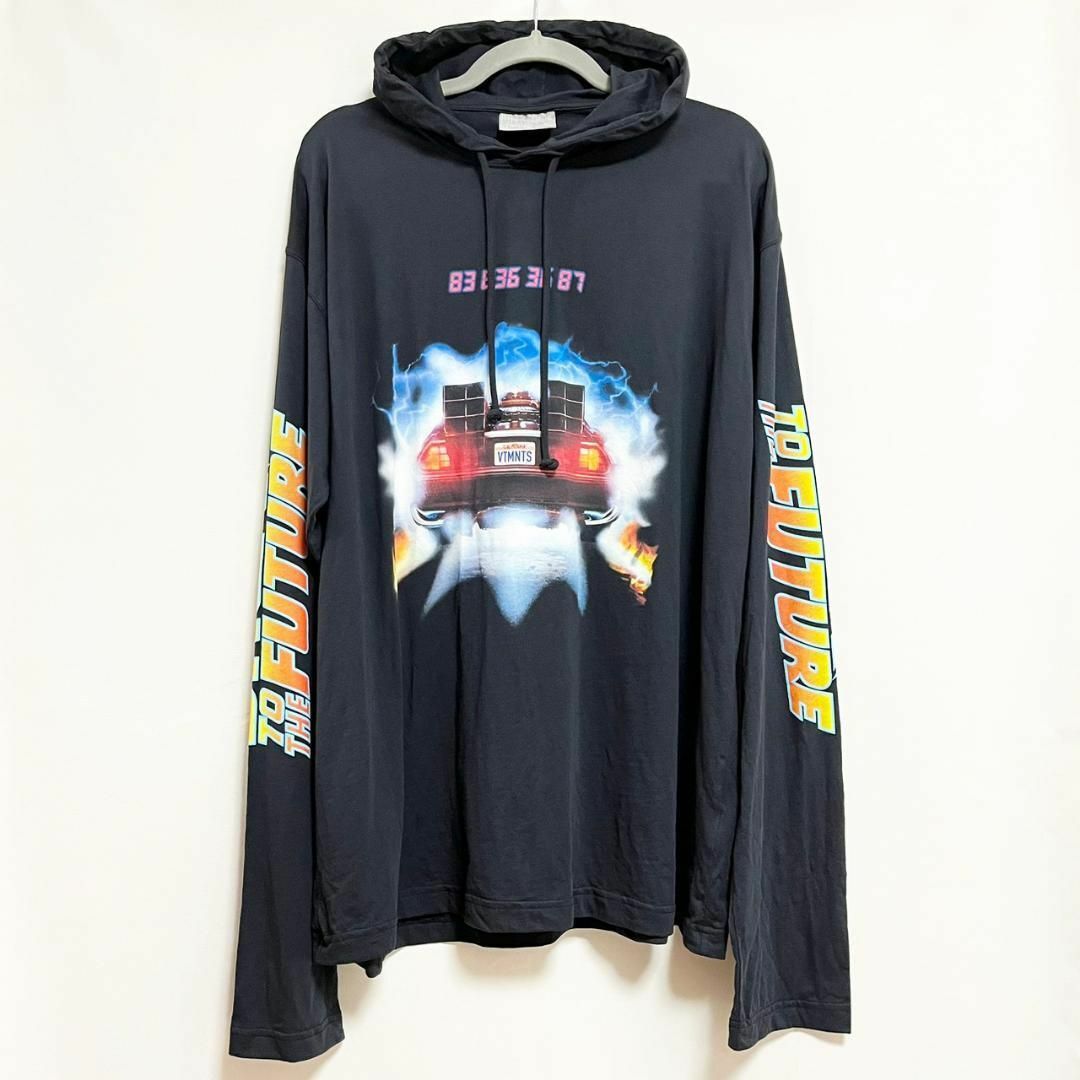 VETEMENTS(ヴェトモン)の新品同様 VTMNTS 22SS バックトゥザフューチャー プリントパーカー S メンズのトップス(パーカー)の商品写真